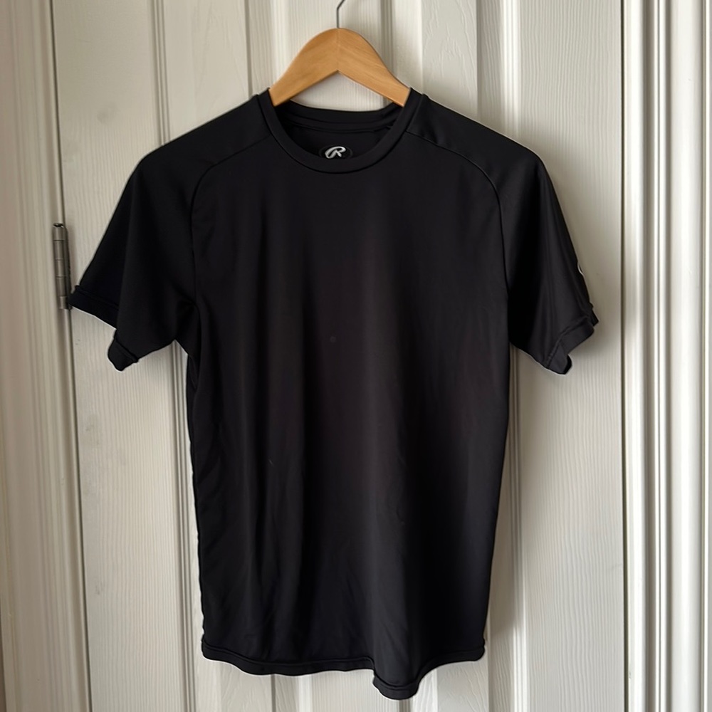 Rawlings workout shirt. 100% poly. Boys large.